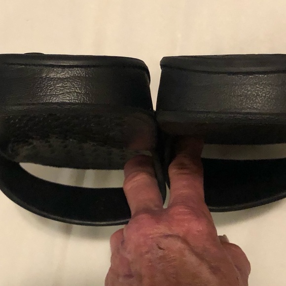 NWOT- FILA Slip-on Sandals. M8/W9 - Picture 5 of 13